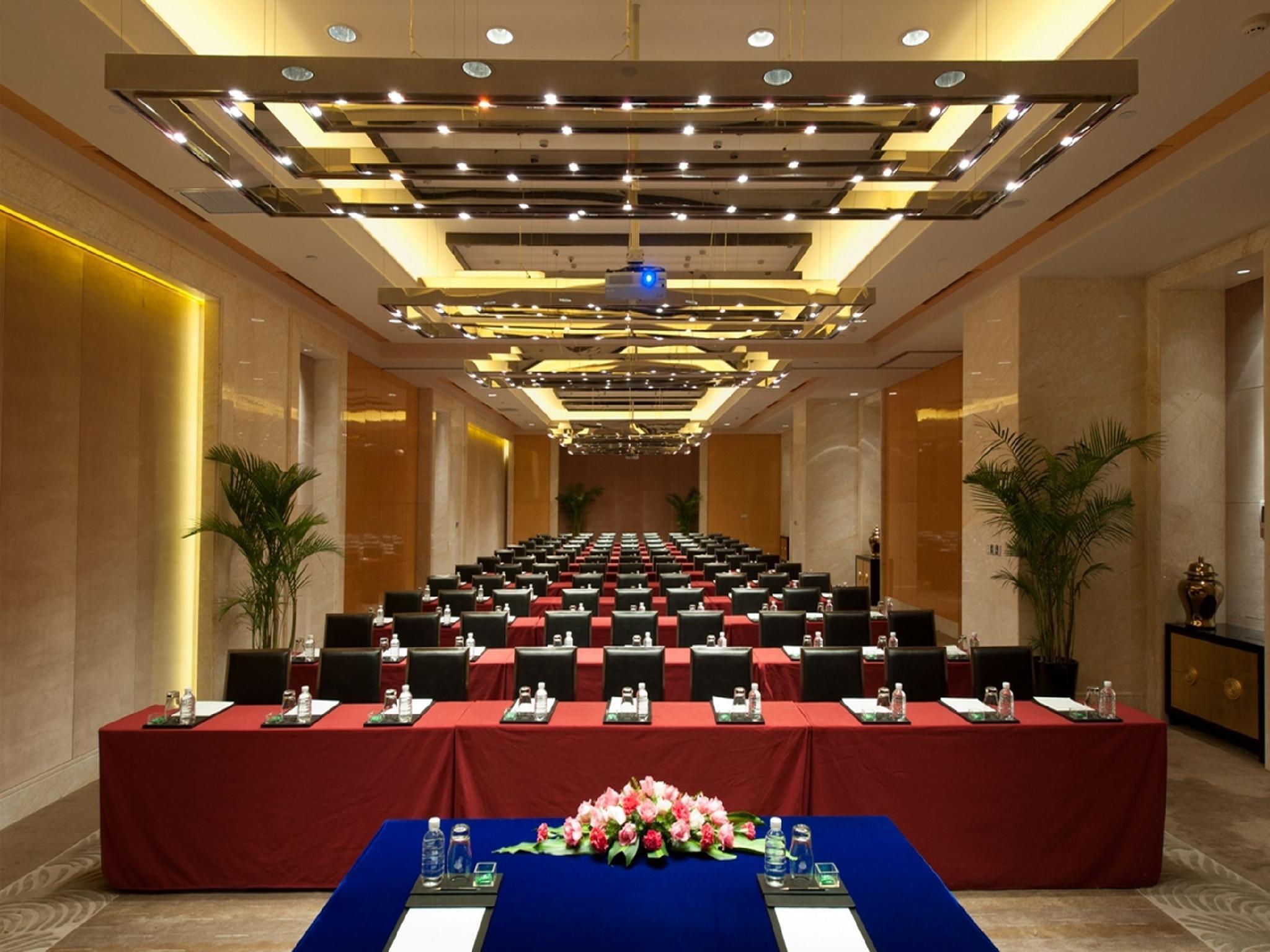 Готель Wyndham Grand Plaza Royale Colorful Yunnan Куньмін Екстер'єр фото